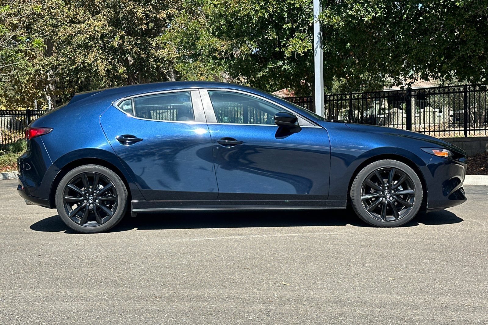 Used 2025 MAZDA MAZDA3 s Sport FWD image 3