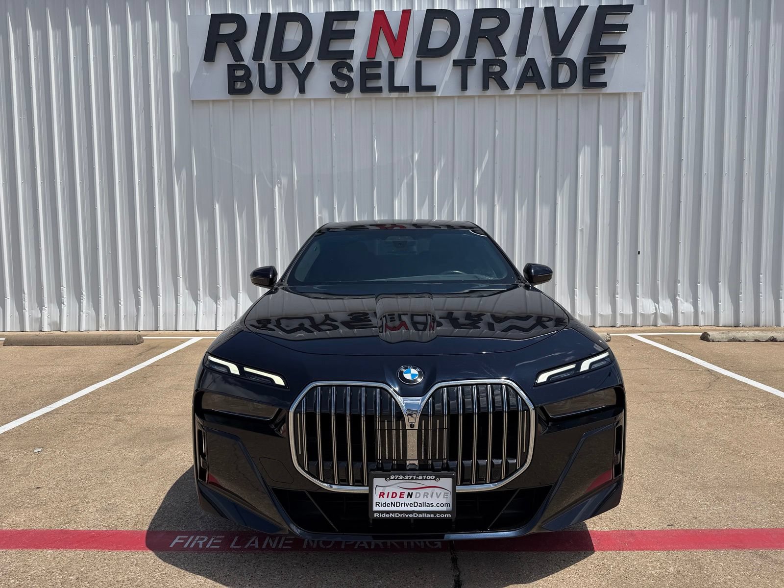 Used 2023 BMW 760i xDrive AWD/4WD image 9
