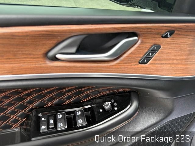 Used 2021 Jeep Grand Cherokee L Summit w/ Luxury Tech Group V AWD/4WD image 32