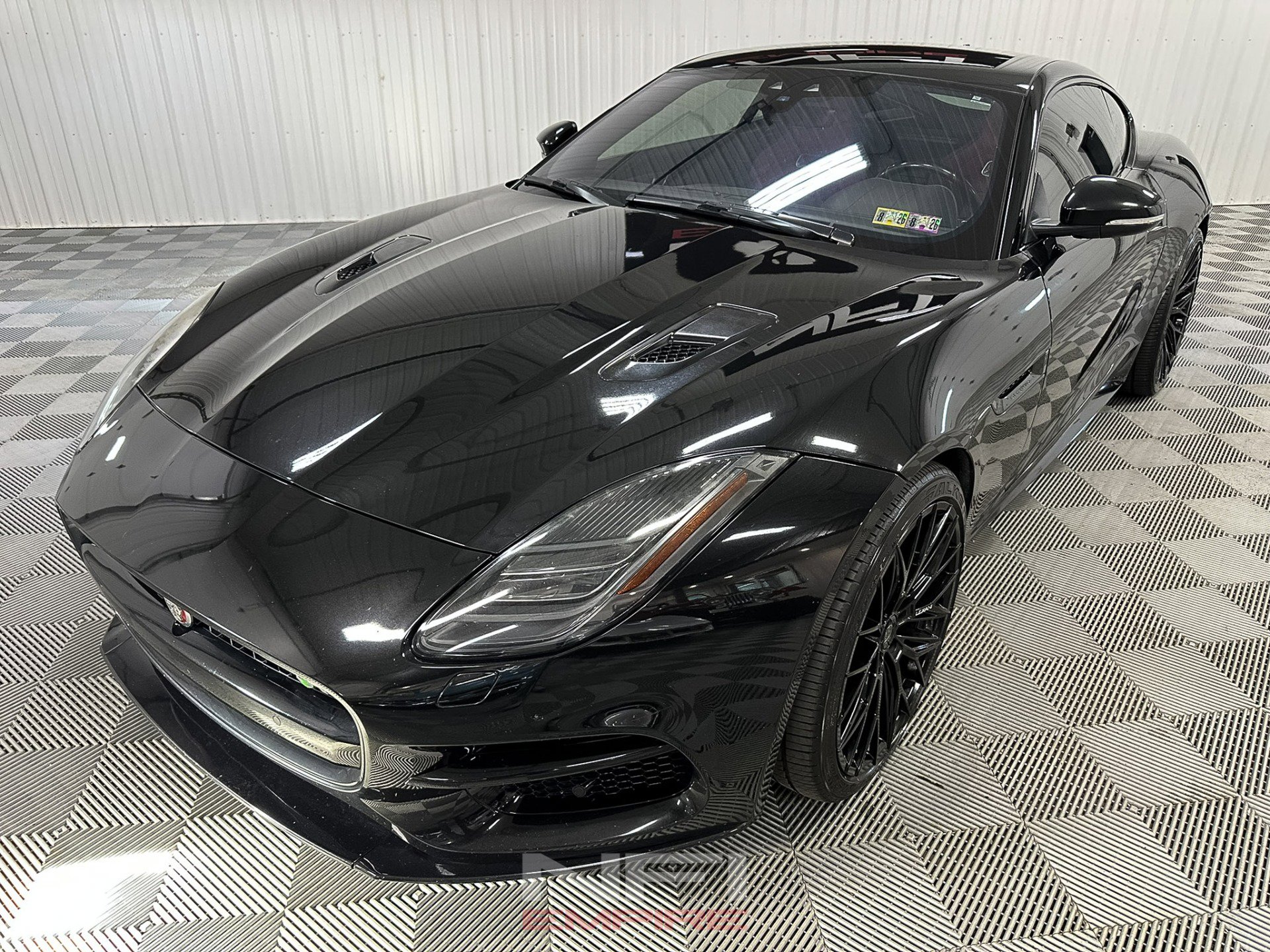 Used 2018 Jaguar F-TYPE R AWD/4WD image 3