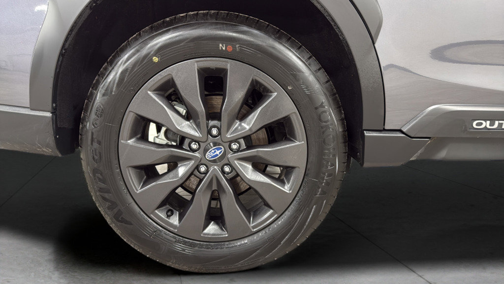 Certified 2025 Subaru Outback Onyx Edition image 40