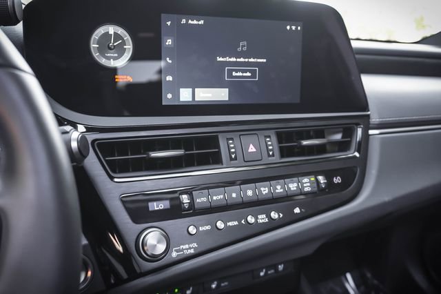 Certified 2025 Lexus ES 300h w/ Premium Package image 15