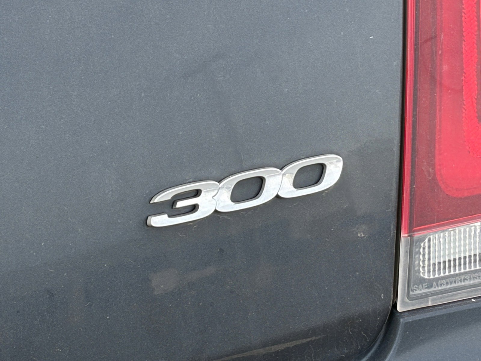 Used 2019 Chrysler 300 Touring w/ Sport Appearance Package image 8