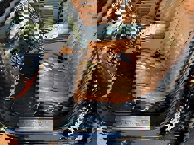 Used 2013 Jaguar XJ Base image 24