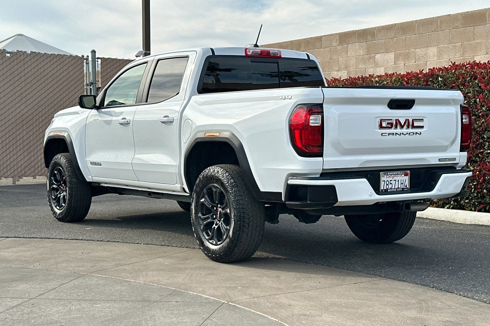 Certified 2025 GMC Canyon Elevation image 6