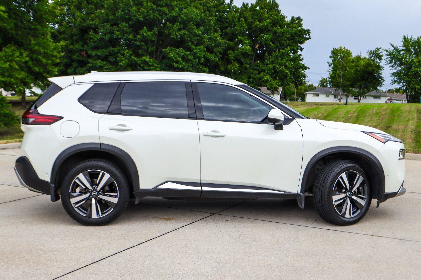 Used 2023 Nissan Rogue Platinum w/ Platinum Premium Package FWD image 5