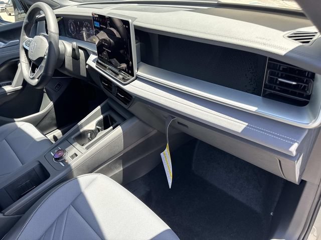 New 2026 Volkswagen Tiguan SE R-Line FWD image 29