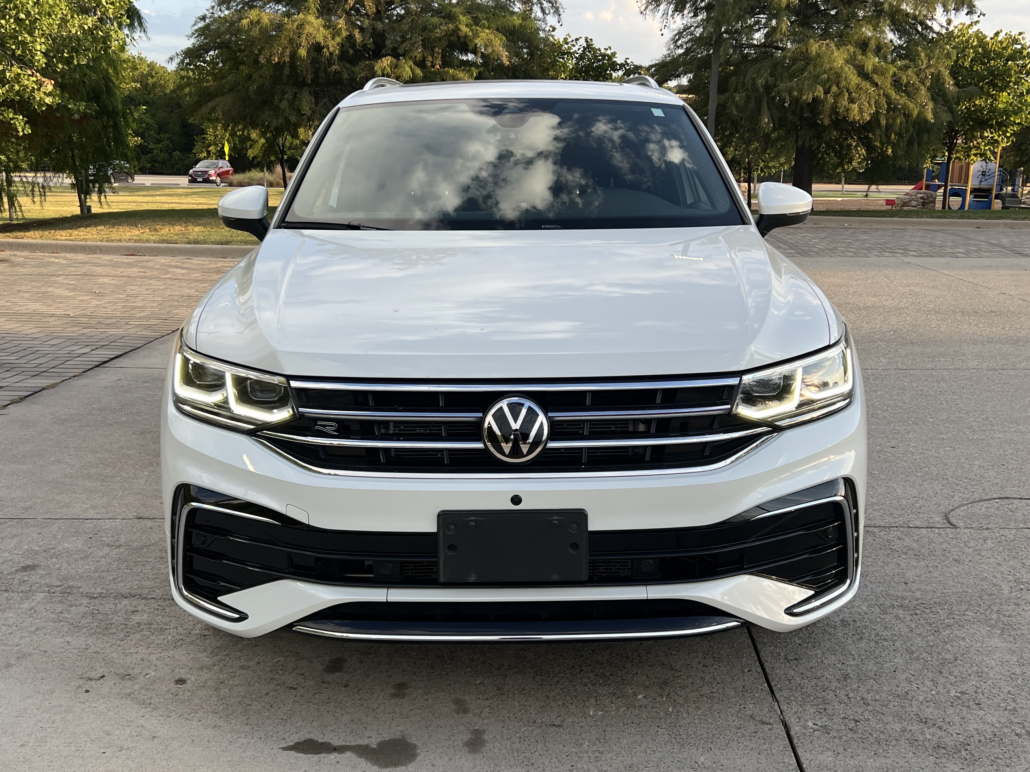 Certified 2022 Volkswagen Tiguan SEL R-Line AWD/4WD image 3