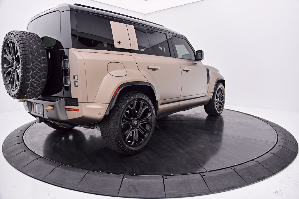 Used 2025 Land Rover Defender 110 AWD/4WD image 19