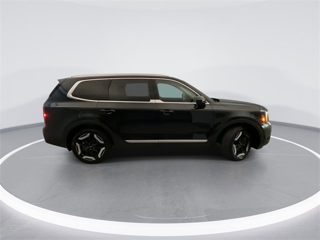 Used 2024 Kia Telluride EX w/ EX Captain's Chair Package image 5