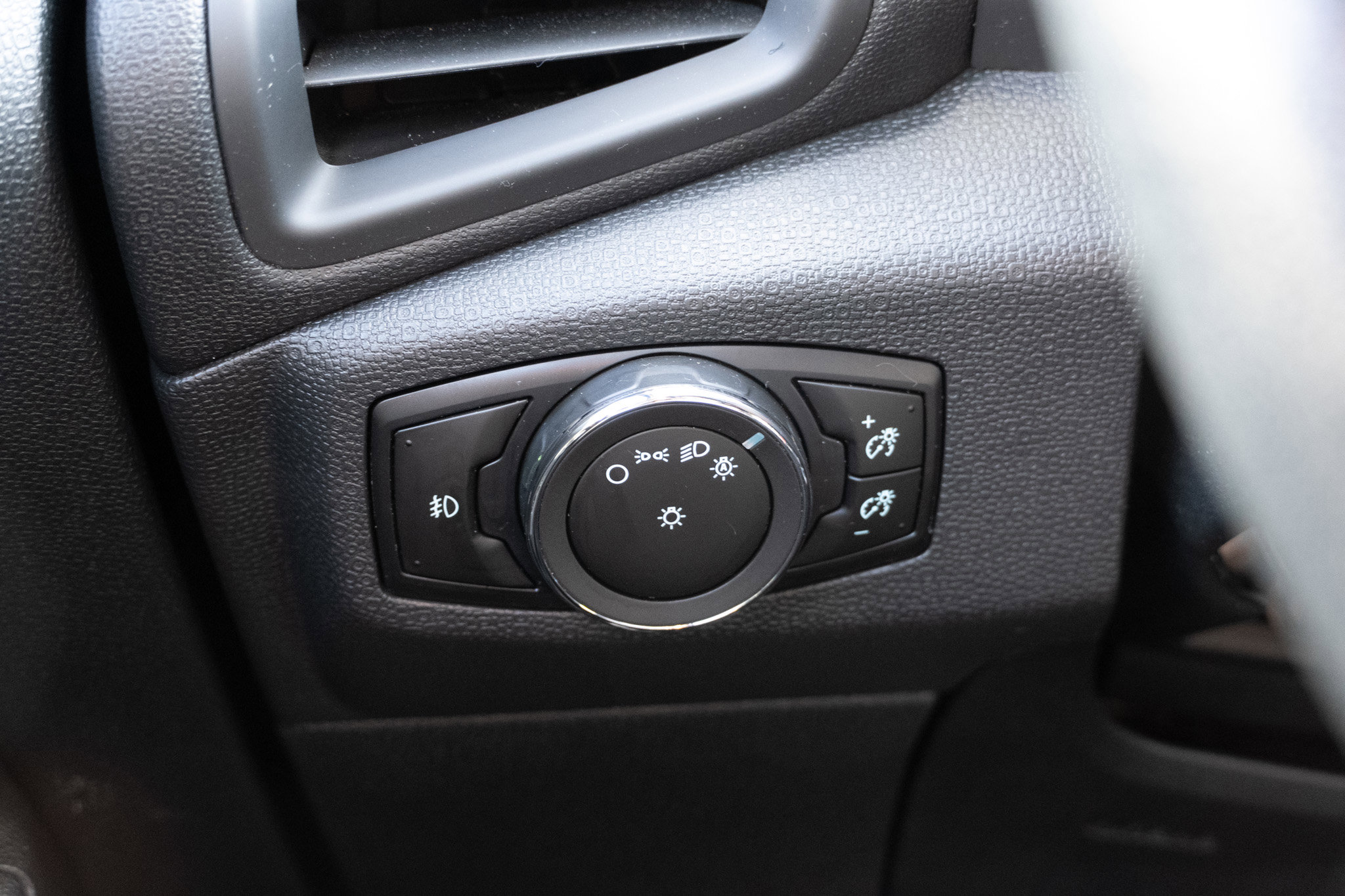 Used 2020 Ford EcoSport SE w/ SE Convenience Package image 38