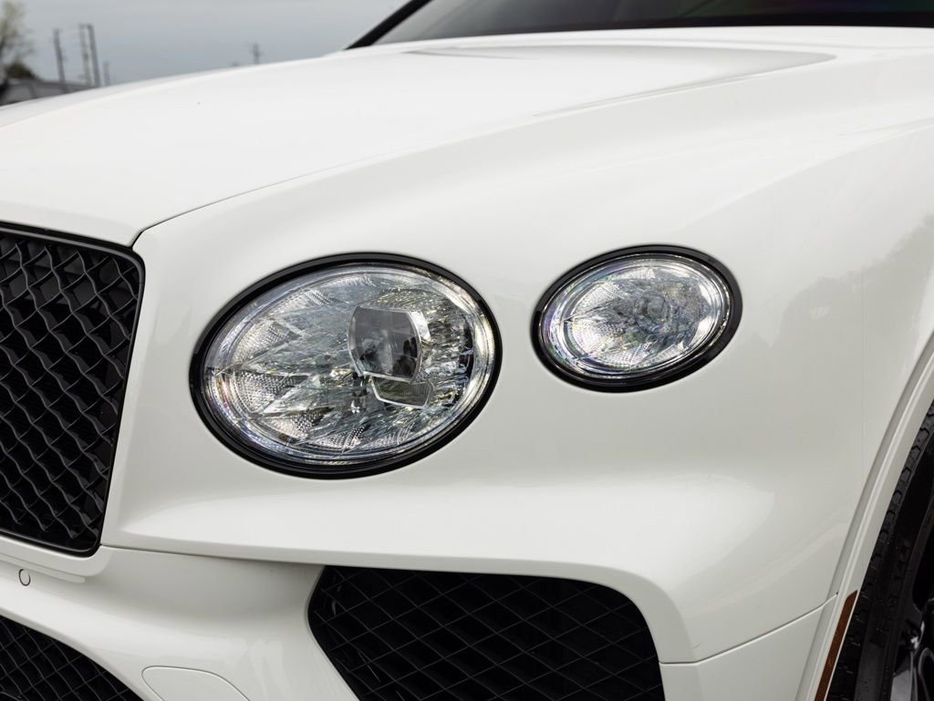 Used 2024 Bentley Bentayga image 18