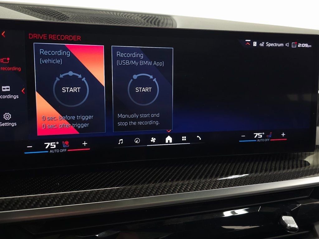 Used 2025 BMW X7 M60i w/ Climate Comfort Package image 34