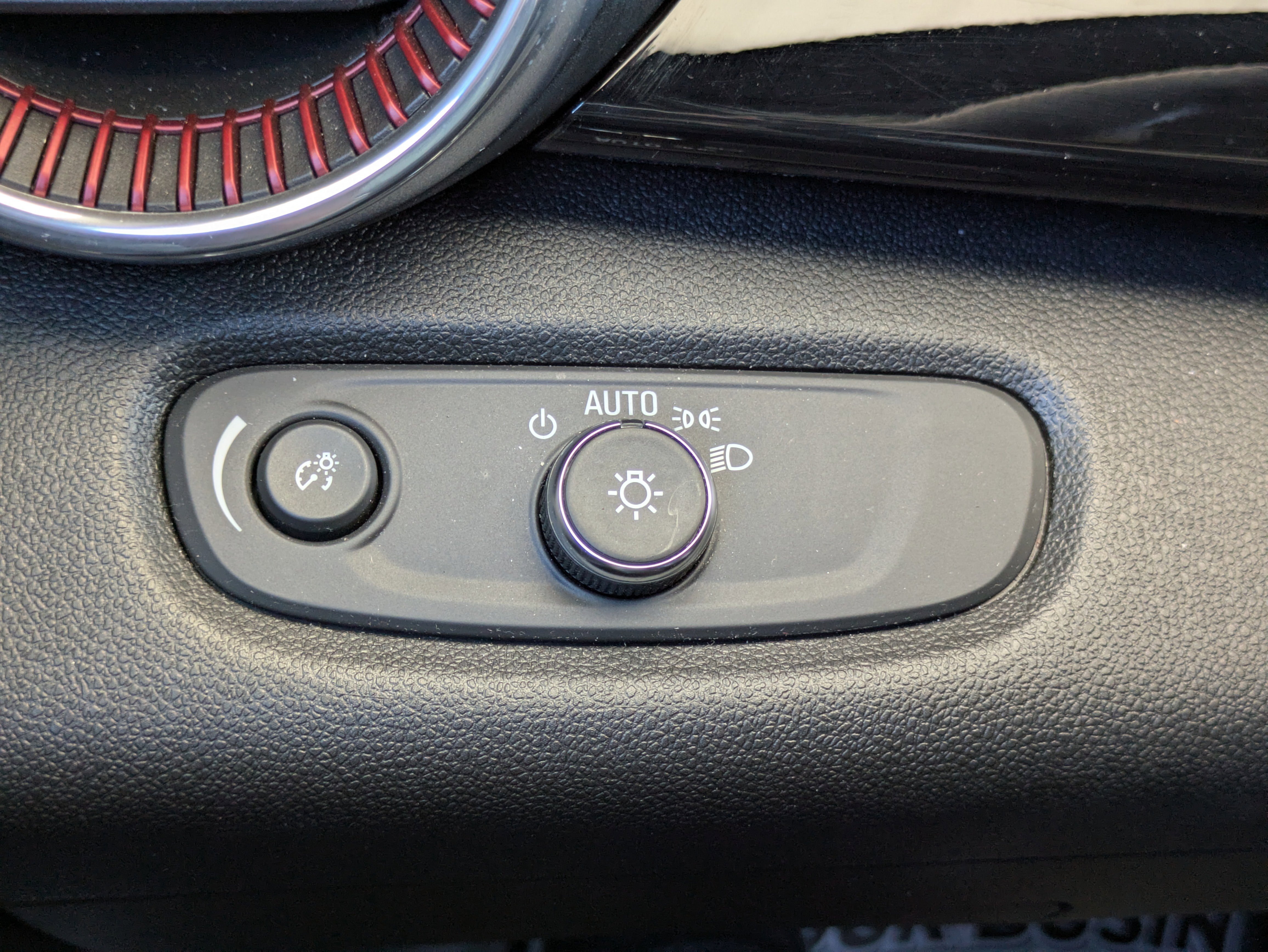 Used 2025 Chevrolet Trax RS w/ Sunroof Package image 15