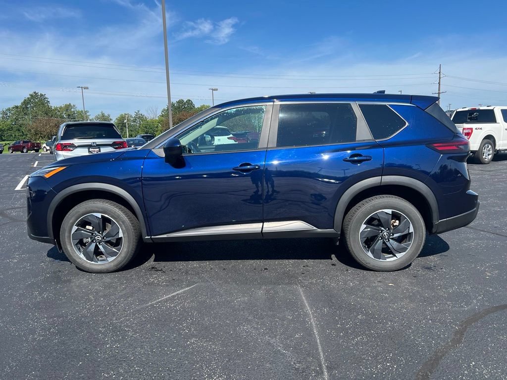 Used 2025 Nissan Rogue SV AWD/4WD image 3