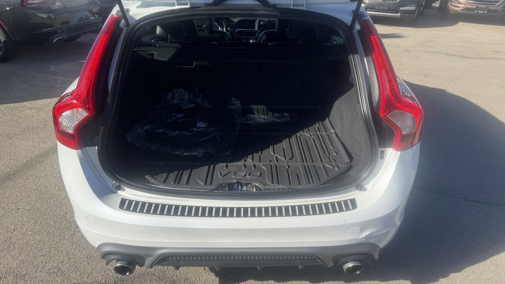 Used 2017 Volvo V60 T6 R-Design Platinum w/ Climate Package image 11