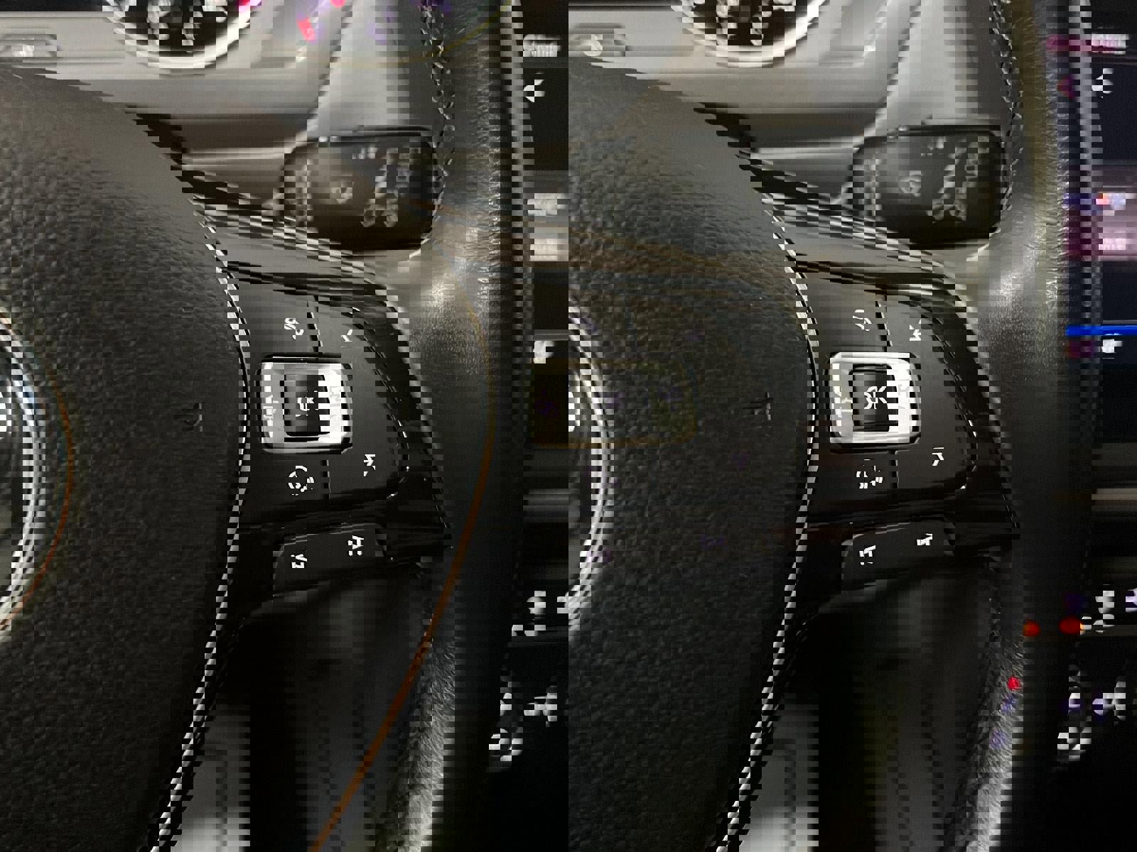 Used 2018 Volkswagen Tiguan SE image 19