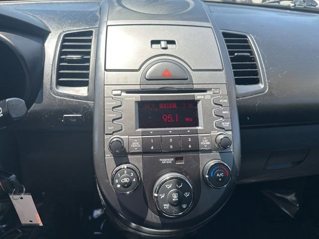 Used 2011 Kia Soul + FWD image 16