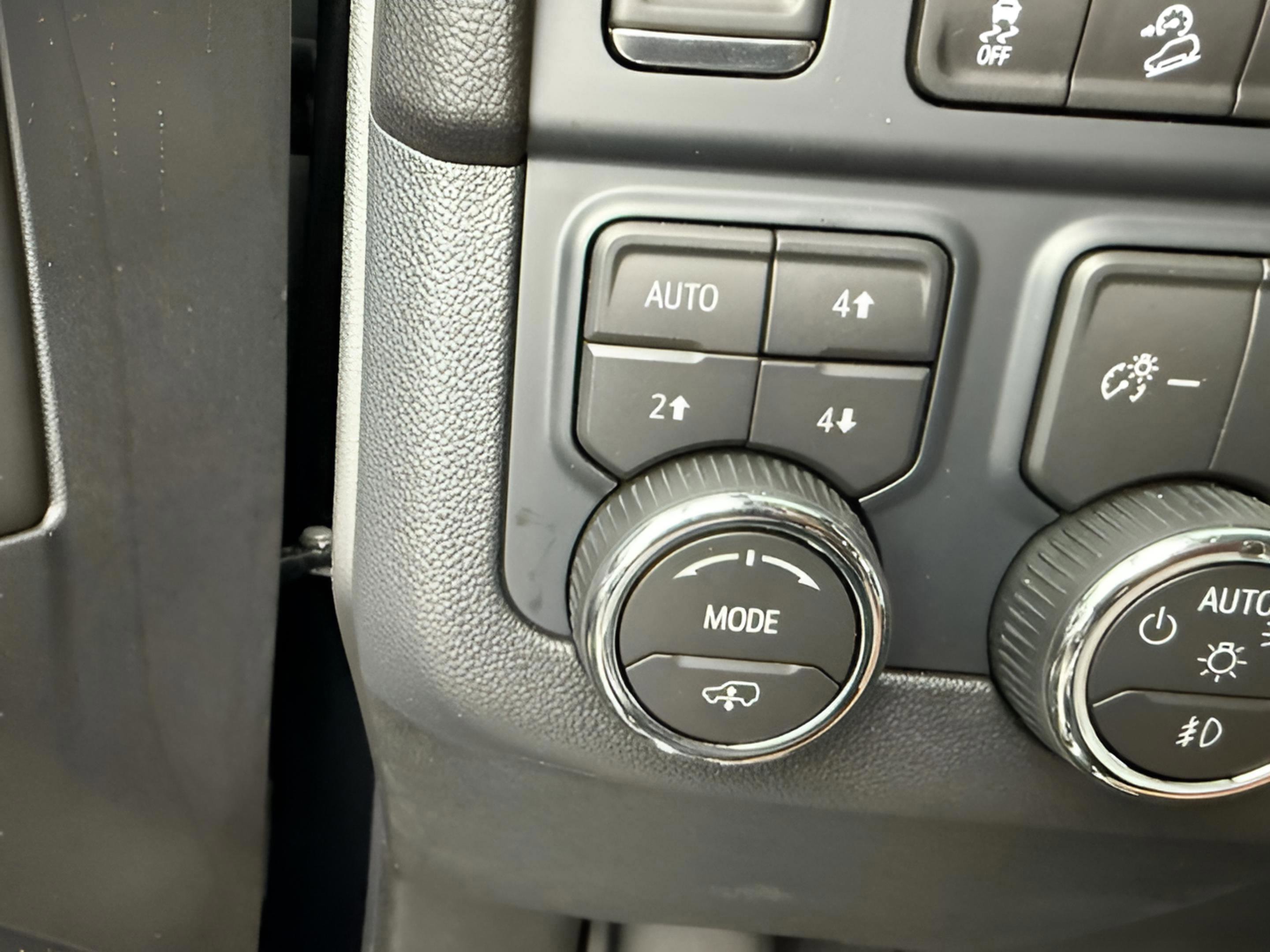 New 2026 Chevrolet Suburban High Country image 9