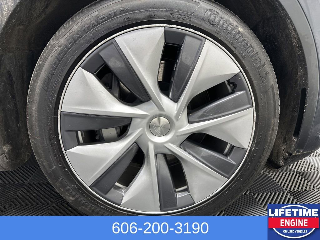Used 2022 Tesla Model Y Long Range image 10