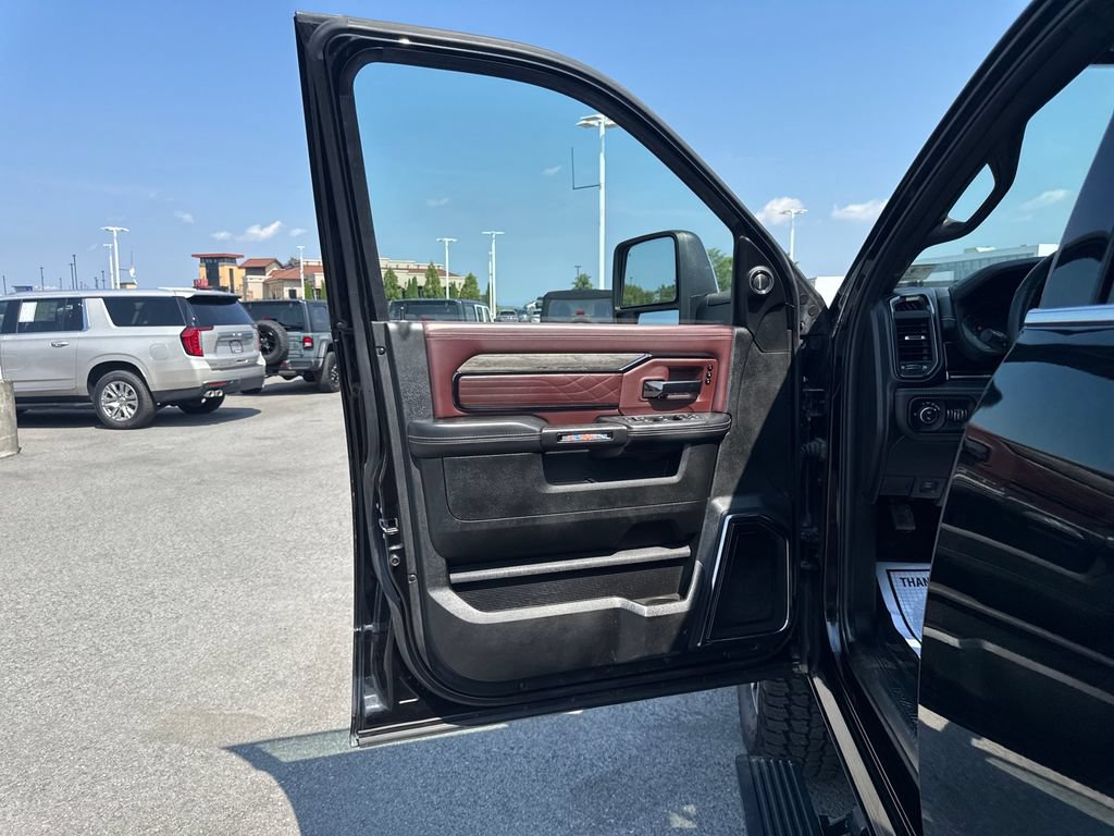 Used 2025 RAM 3500 Limited AWD/4WD image 26