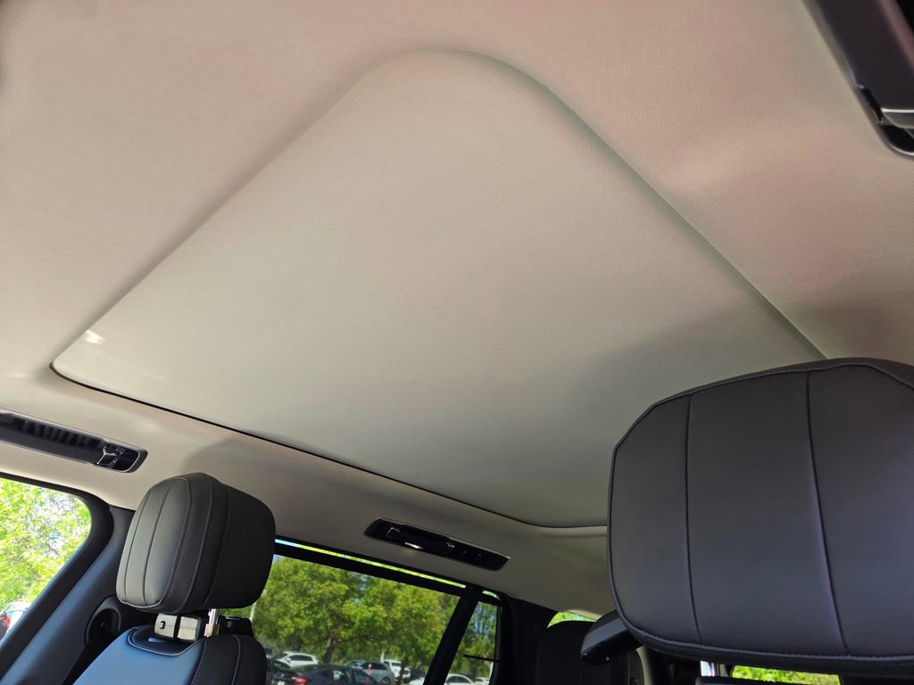 New 2026 Land Rover Range Rover Long Wheelbase SE image 12