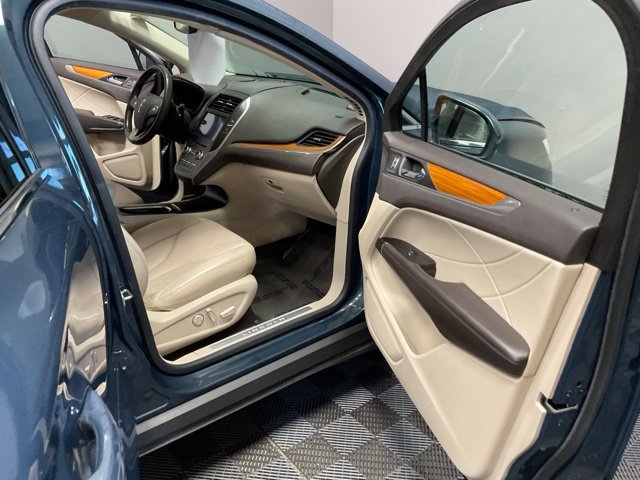 Used 2019 Lincoln MKC Select w/ Select Plus Package AWD/4WD image 22