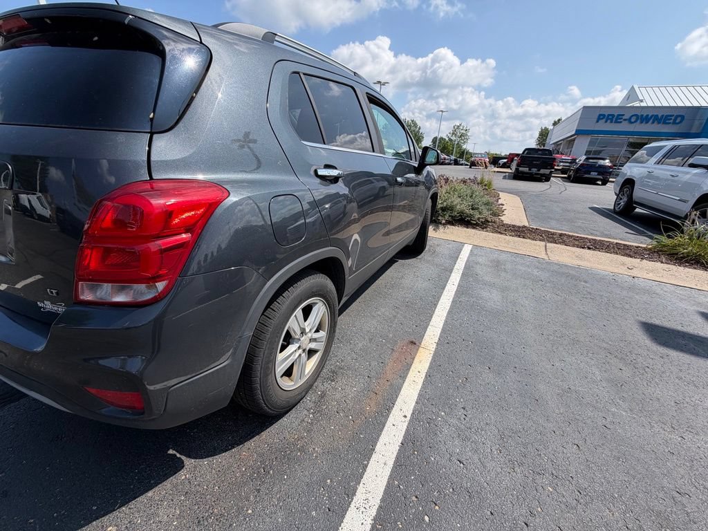 Used 2017 Chevrolet Trax LT w/ Sun & Sound Package FWD image 9