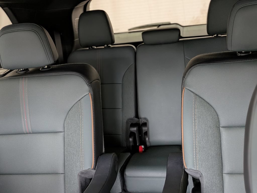 New 2026 GMC Acadia AT4 w/ LPO, Floor Liner Package AWD/4WD image 42