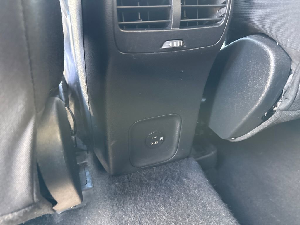 Used 2020 Ford Escape SE image 26
