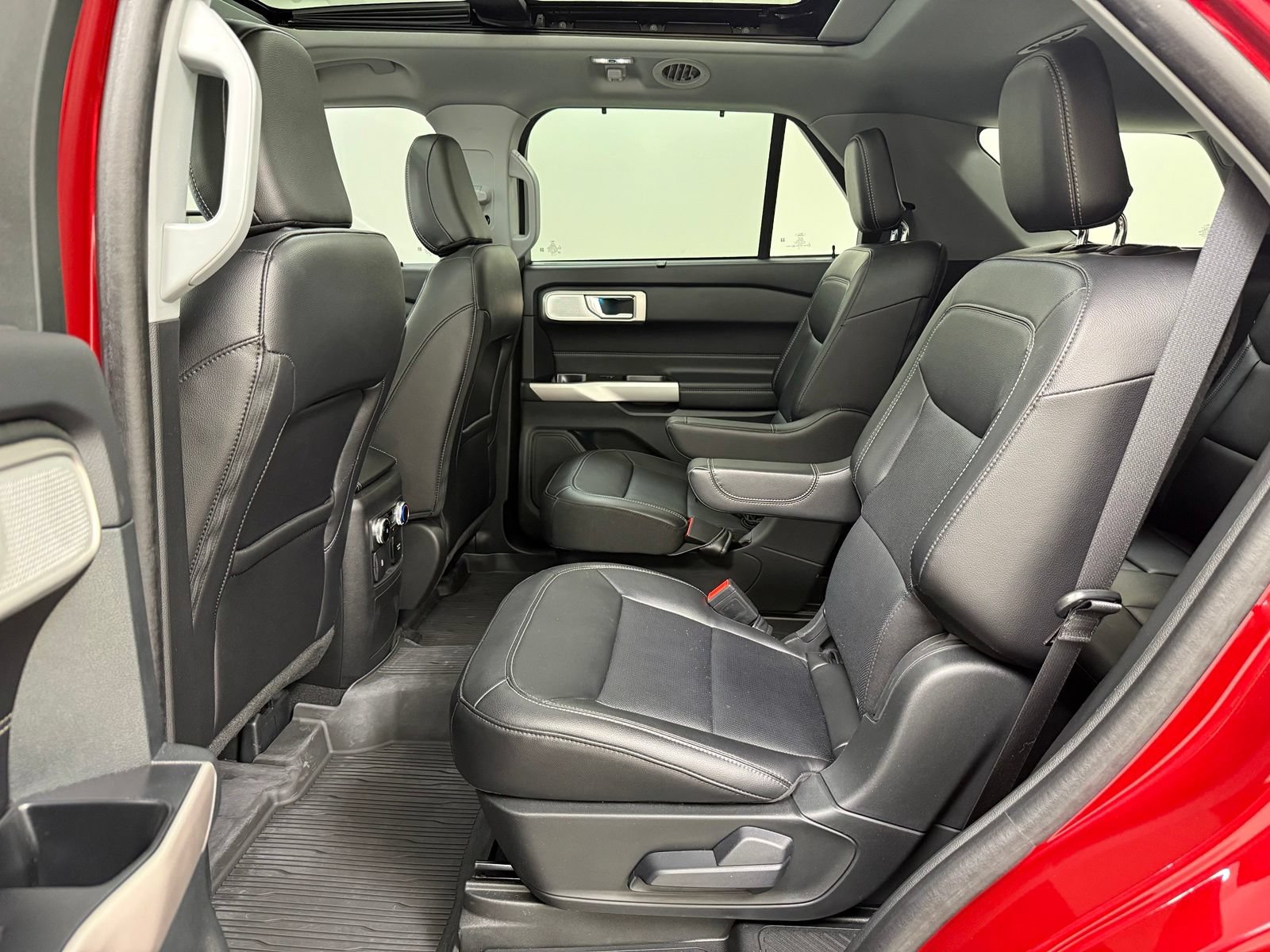 Used 2024 Ford Explorer Limited w/ Limited Technology Package RWD image 21