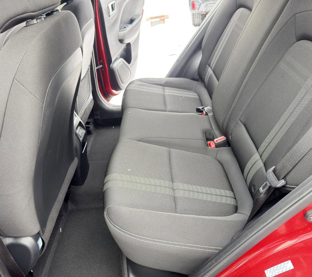 Used 2024 Hyundai Venue SEL FWD image 29