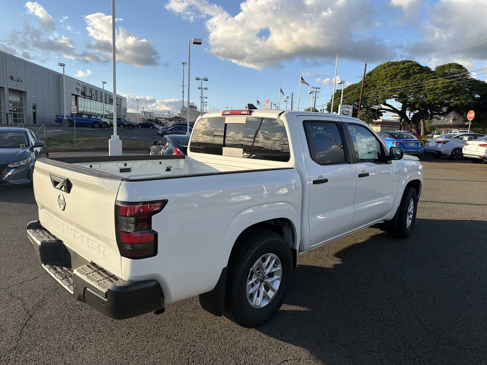 New 2026 Nissan Frontier S image 3
