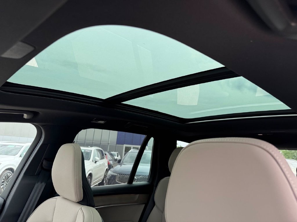 New 2026 Volvo XC90 T8 Plus w/ Protection Package Premier AWD/4WD image 7