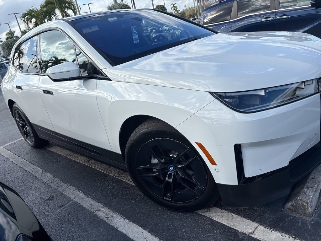 Used 2023 BMW iX xDrive50 w/ Premium Package image 5