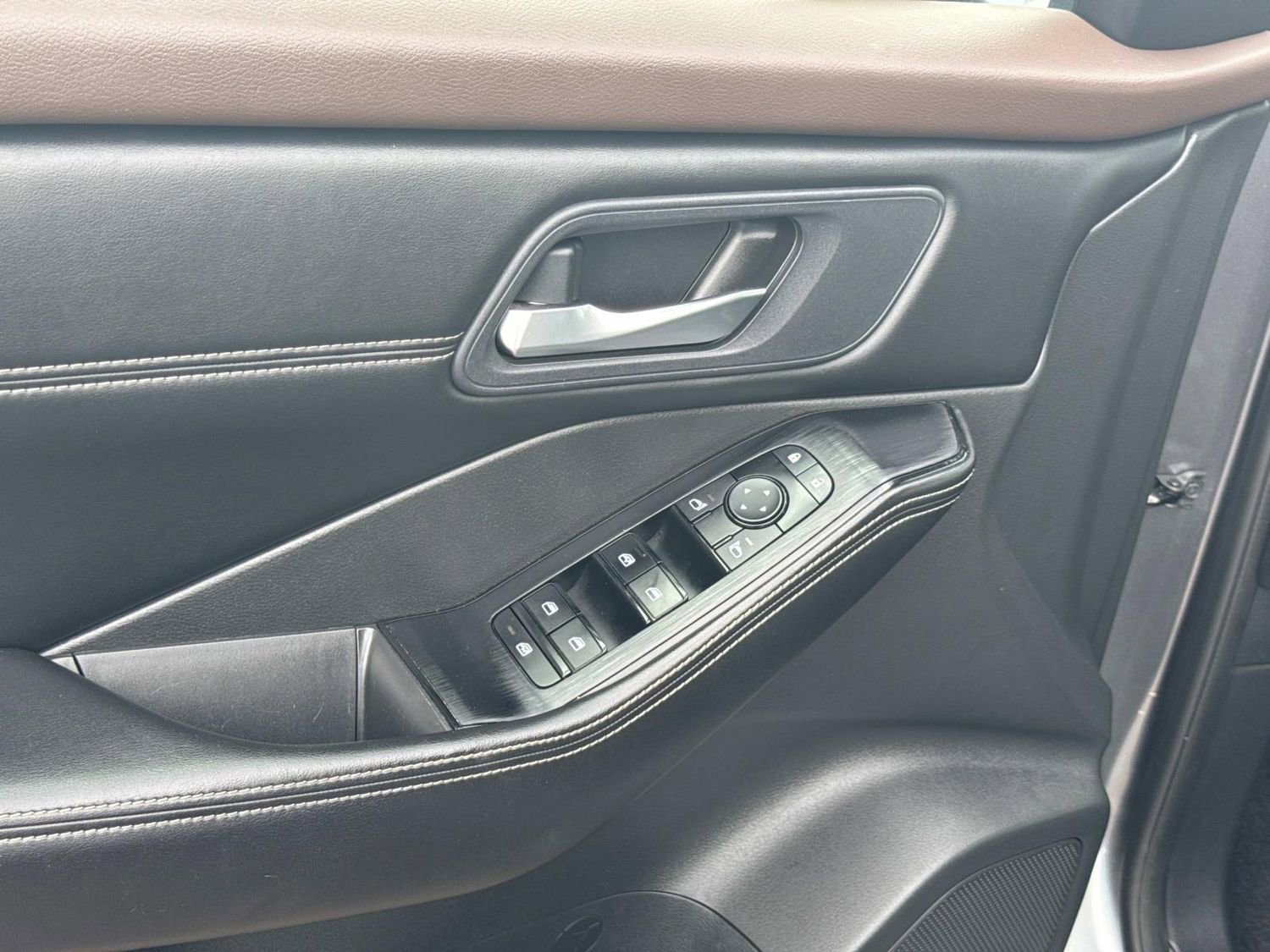 Used 2023 Nissan Rogue SV w/ SV Premium B Package FWD image 28