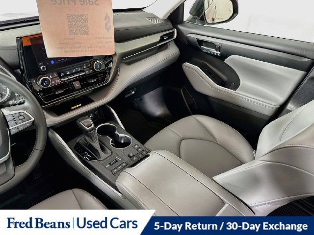 Used 2023 Toyota Highlander XLE AWD/4WD image 30