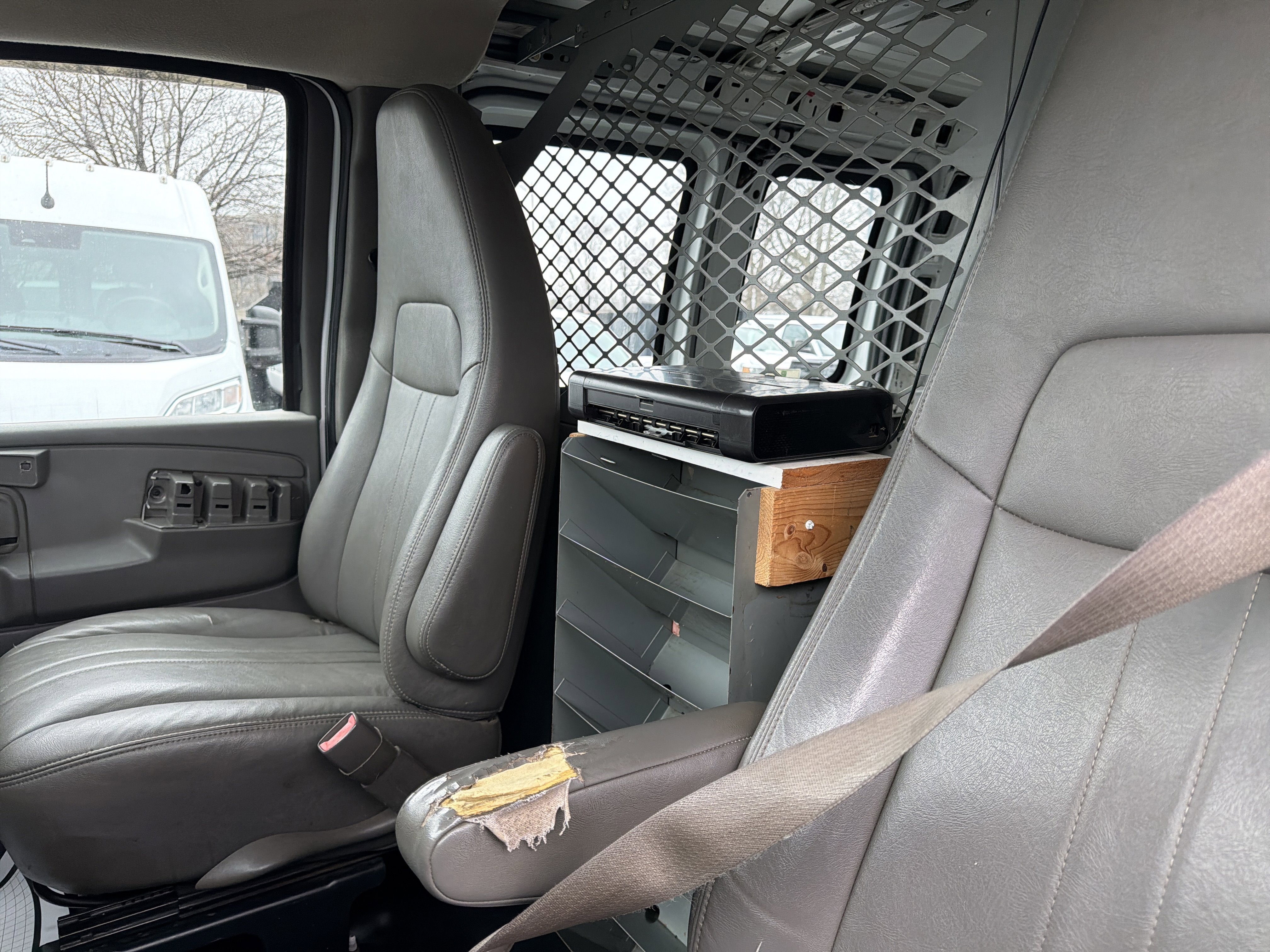 Used 2011 Chevrolet Express 2500 image 19
