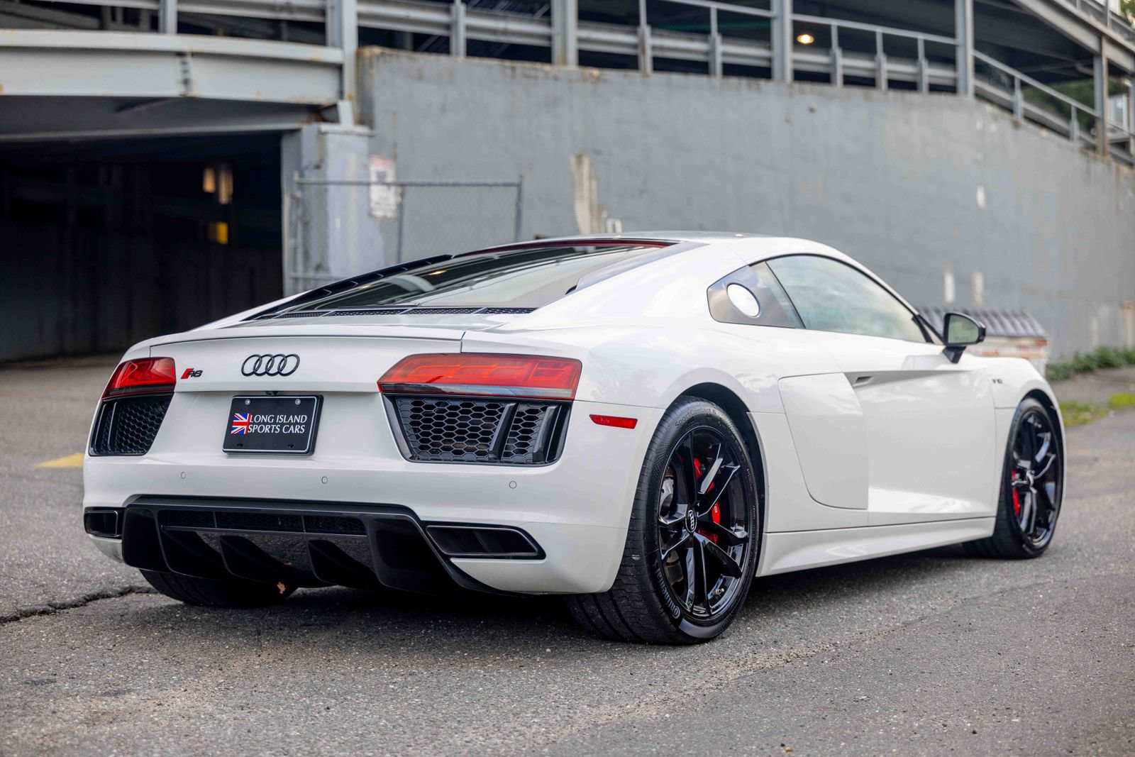 Used 2018 Audi R8 V10 RWD image 4