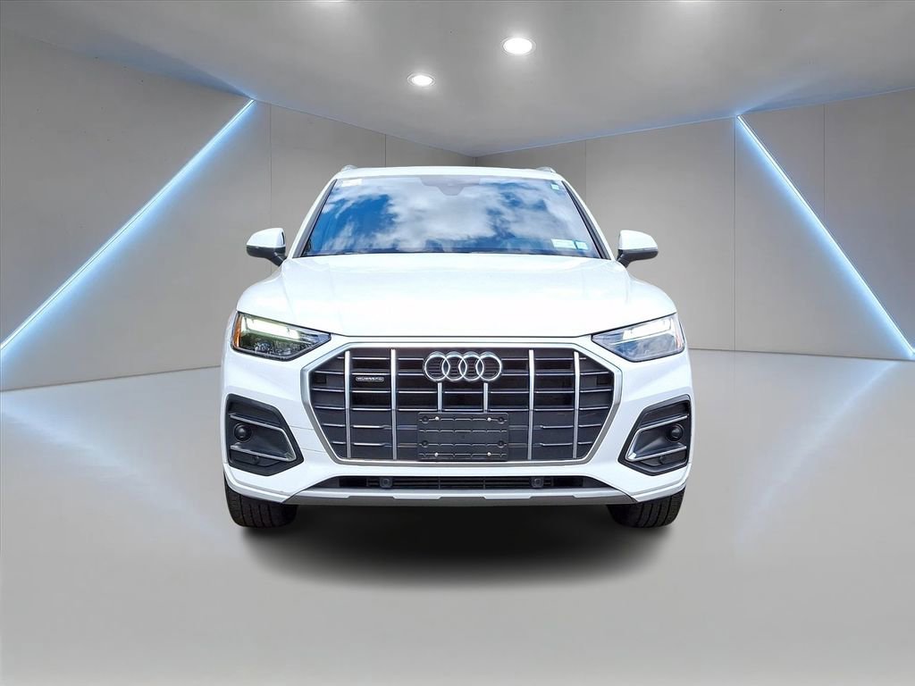 Used 2023 Audi Q5 2.0T Premium w/ Convenience Package AWD/4WD image 2