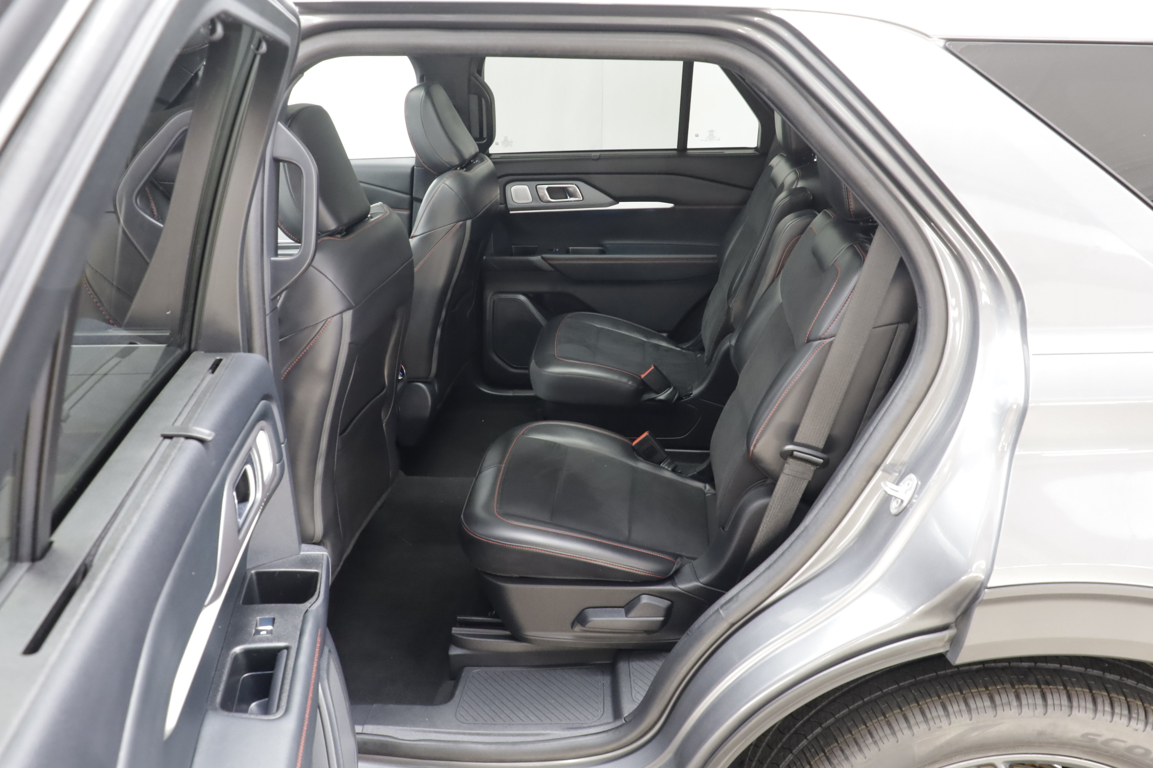 Used 2025 Ford Explorer ST AWD/4WD image 19