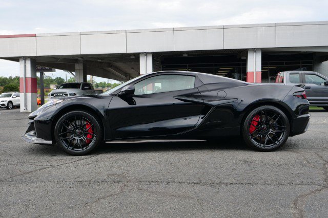 Used 2024 Chevrolet Corvette Z06 w/ Stealth Interior Trim Package RWD image 10