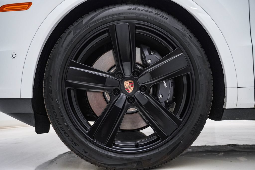 New 2026 Porsche Cayenne Coupe AWD/4WD image 13