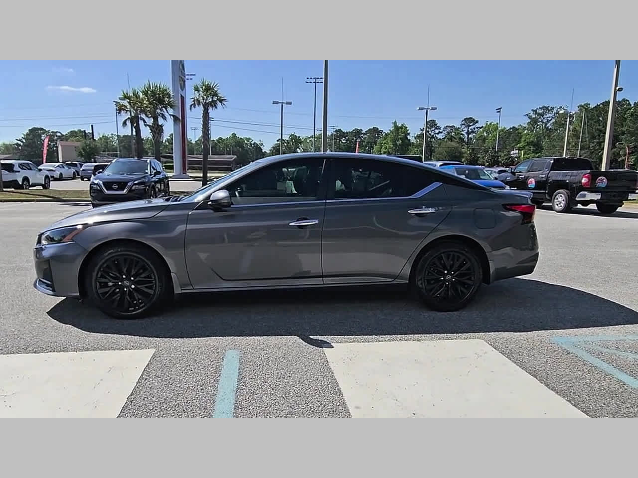 Used 2025 Nissan Altima 2.5 SV w/ SV Special Edition Package FWD image 25