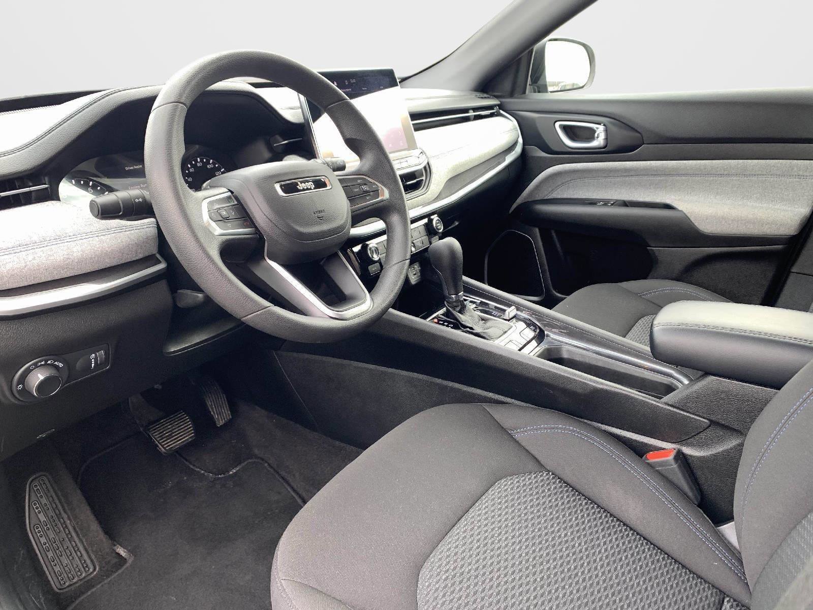 Used 2024 Jeep Compass Sport image 30