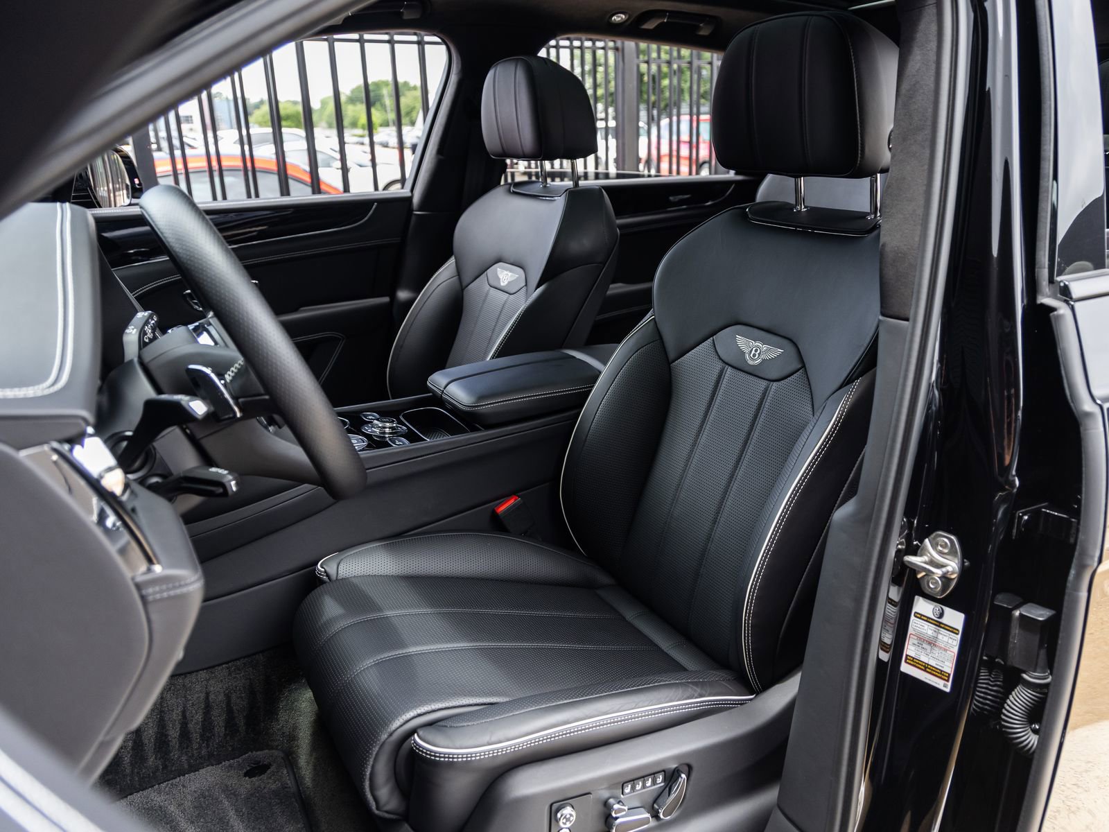 Used 2023 Bentley Bentayga AWD/4WD image 25