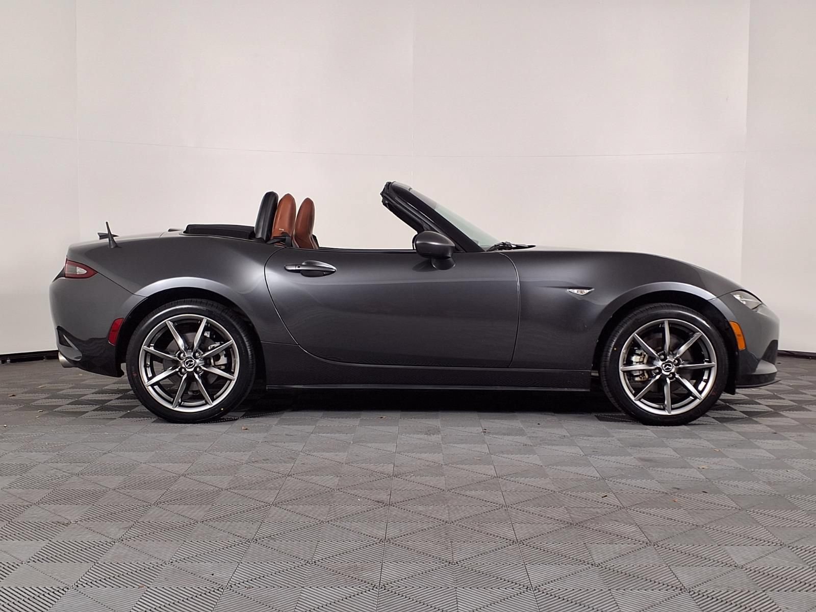 Used 2023 MAZDA MX-5 Miata Grand Touring RWD image 31