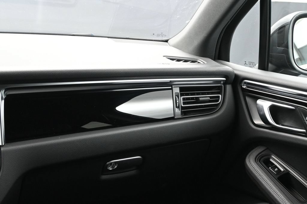 Certified 2021 Porsche Macan S AWD/4WD image 21
