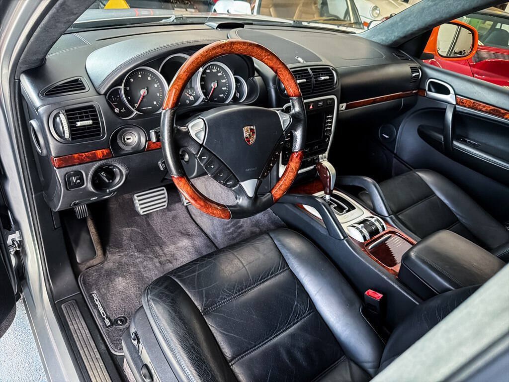 Used 2006 Porsche Cayenne Turbo AWD/4WD image 16