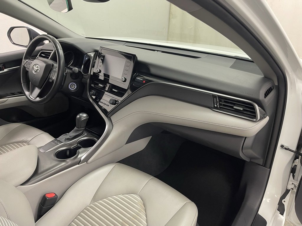 Used 2024 Toyota Camry SE image 11